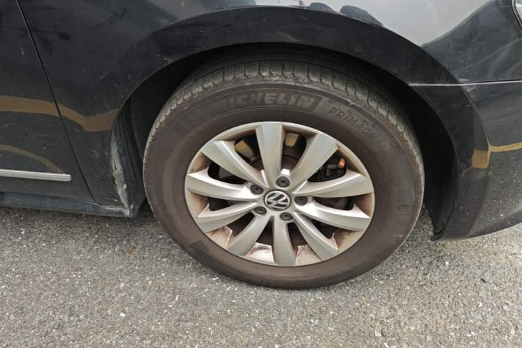 Used Volkswagen Passat 2013 1.8TSI DSG Prestige Edition Right Front Wheel Hub