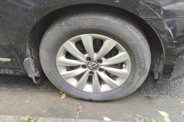 Used Volkswagen Passat 2013 1.4 TSI DSG Prestige Edition Right Front Wheel Hub