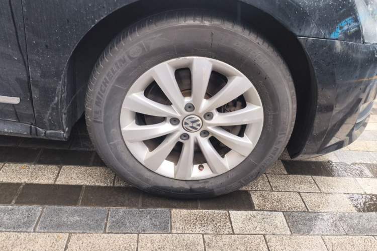 Used Volkswagen Passat 2013 1.4 TSI DSG Prestige Edition Right Front Wheel Hub