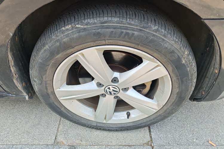 Used Volkswagen Passat 2013 1.8TSI DSG Prestige Edition Right Front Wheel Hub