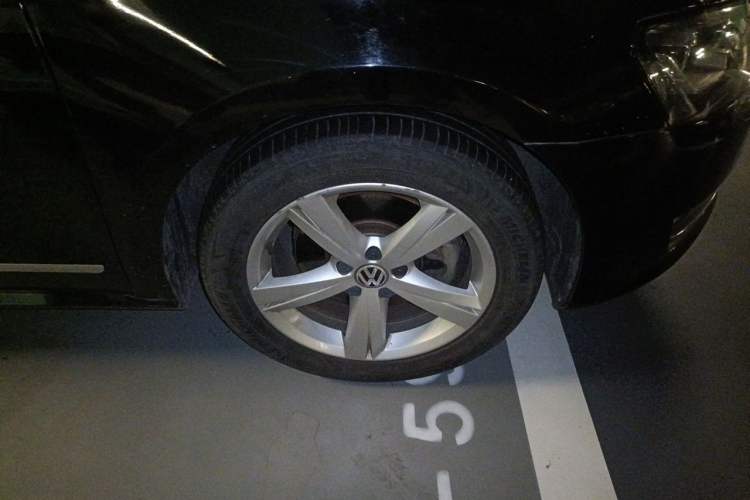 Used Volkswagen Passat 2013 2.0 TSI DSG Prestige Edition Right Front Wheel Hub
