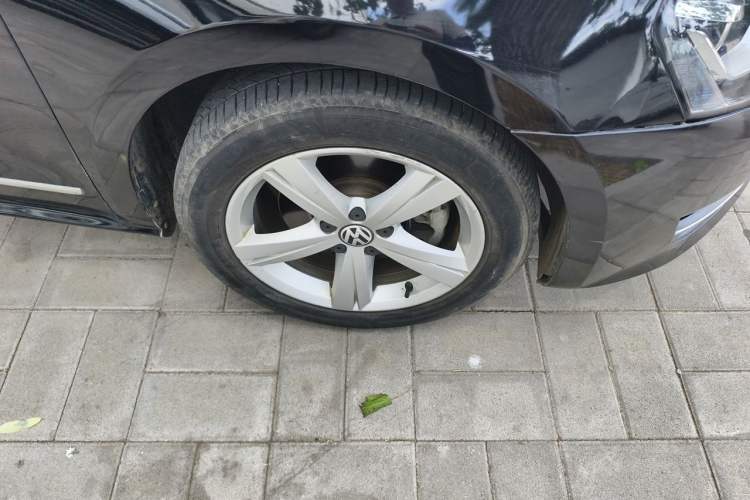 Used Volkswagen Passat 2013 1.8TSI DSG Prestige Edition Right Front Wheel Hub