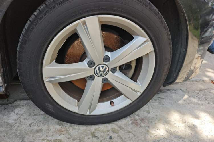 Used Volkswagen Passat 2013 1.8TSI DSG Prestige Edition Right Front Wheel Hub