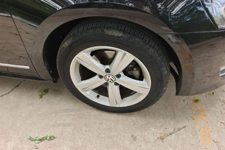 Used Volkswagen Passat 2013 2.0 TSI DSG Prestige Edition Right Front Wheel Hub
