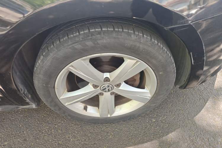 Used Volkswagen Passat 2013 1.8TSI DSG Prestige Edition Right Front Wheel Hub