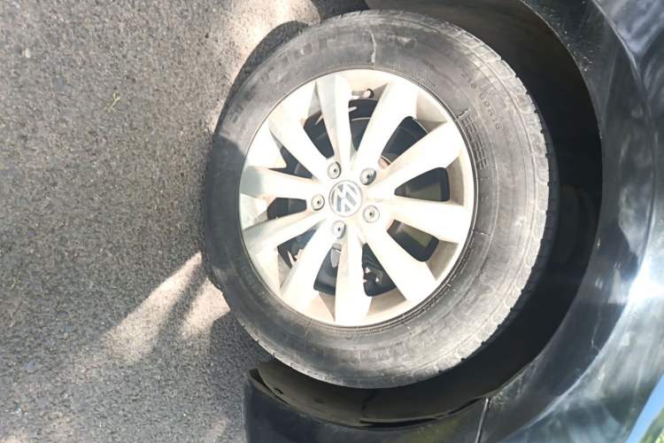 Used Volkswagen Passat 2013 1.8TSI DSG Prestige Edition Right Front Wheel Hub
