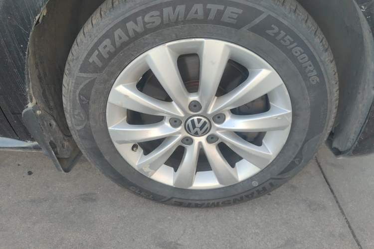 Used Volkswagen Passat 2013 1.8TSI DSG Prestige Edition Right Front Wheel Hub