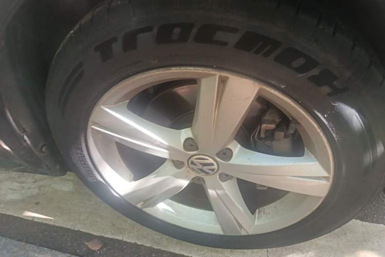 Used Volkswagen Passat 2013 1.8TSI DSG Prestige Edition Right Front Wheel Hub