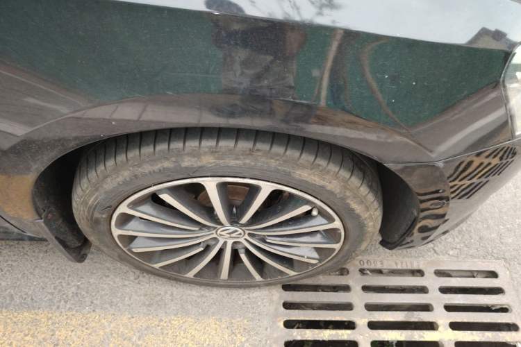 Used Volkswagen Passat 2013 2.0 TSI DSG Ultimate Edition Right Front Wheel Hub