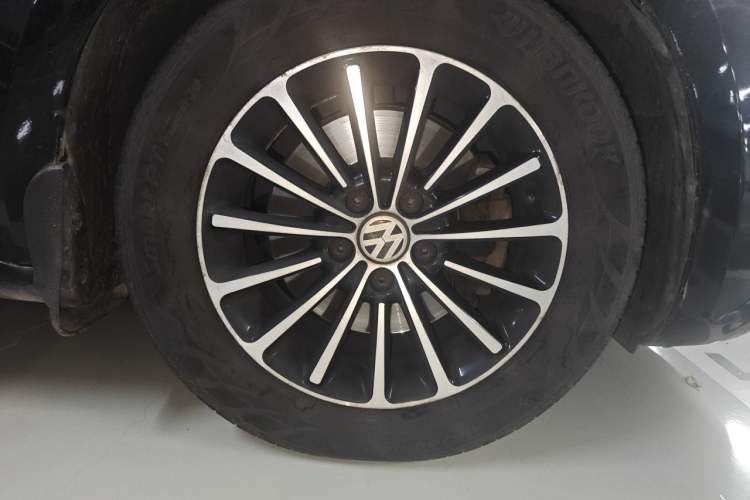 Used Volkswagen Passat 2013 1.8TSI DSG Prestige Edition Right Front Wheel Hub