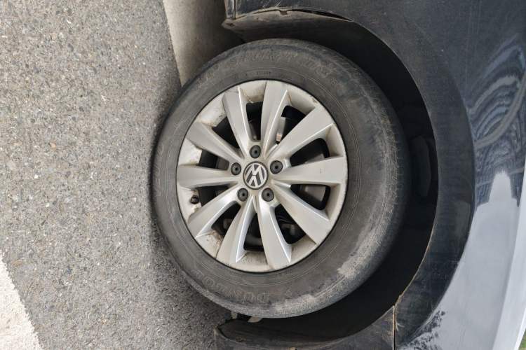 Used Volkswagen Passat 2013 1.8TSI DSG Prestige Edition Right Front Wheel Hub