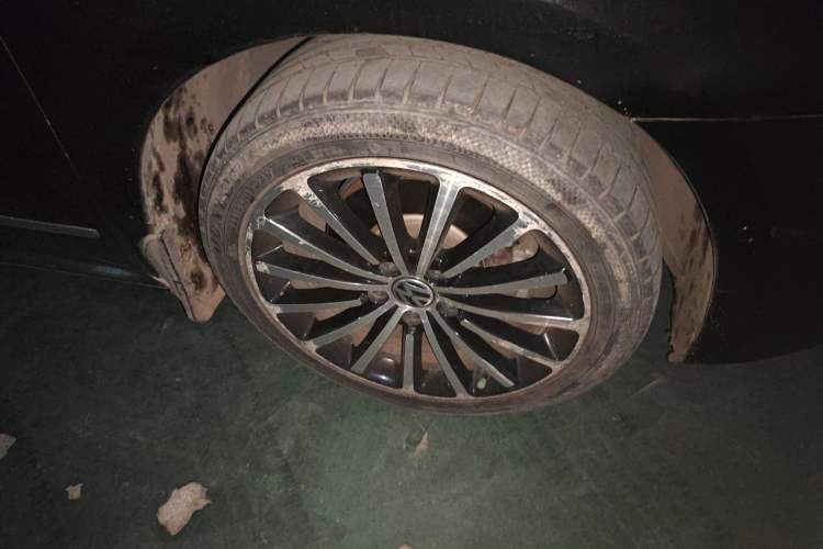 Used Volkswagen Passat 2013 3.0L V6 DSG Flagship Edition Right Front Wheel Hub