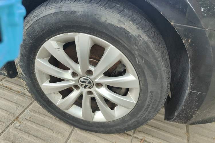 Used Volkswagen Passat 2013 1.8TSI DSG Prestige Edition Right Front Wheel Hub