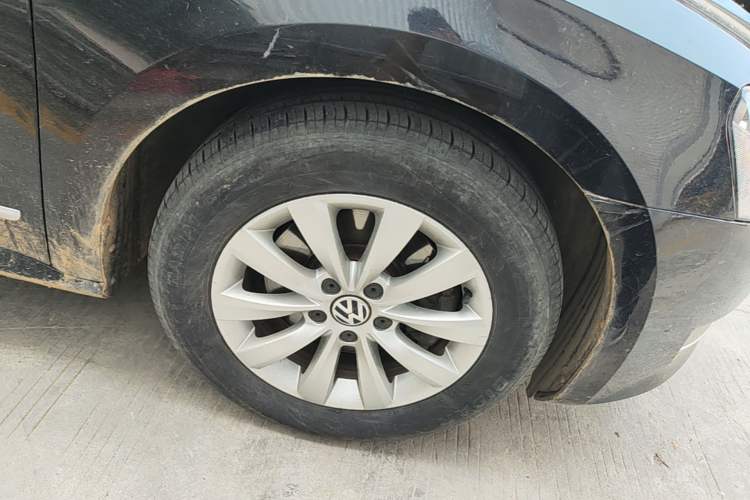 Used Volkswagen Passat 2013 1.8TSI DSG Prestige Edition Right Front Wheel Hub