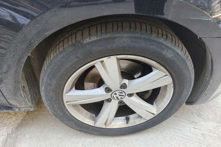 Used Volkswagen Passat 2013 2.0 TSI DSG Prestige Edition Right Front Wheel Hub