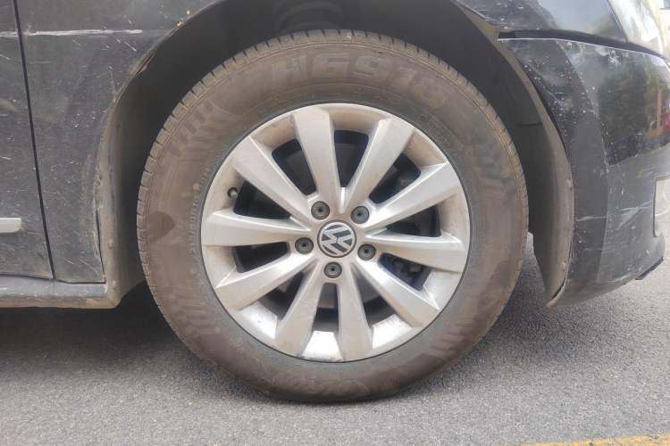 Used Volkswagen Passat 2013 1.8TSI DSG Prestige Edition Right Front Wheel Hub