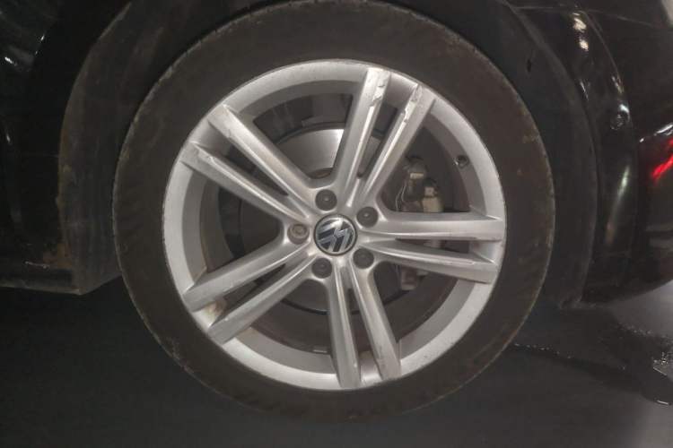 Used Volkswagen Passat 2013 1.8TSI DSG Ultimate Edition Right Front Wheel Hub