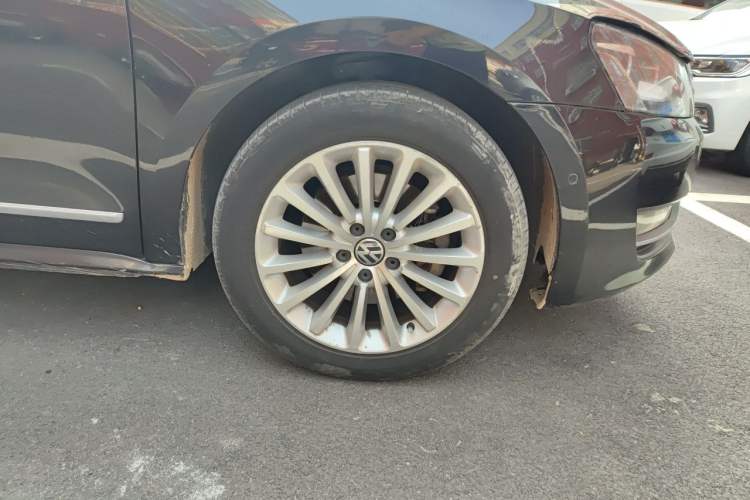 Used Volkswagen Passat 2013 2.0 TSI DSG Ultimate Edition Right Front Wheel Hub
