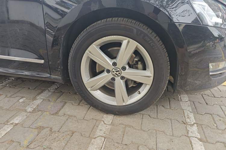 Used Volkswagen Passat 2013 2.0 TSI DSG Prestige Edition Right Front Wheel Hub