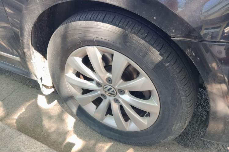 Used Volkswagen Passat 2013 1.8TSI DSG Prestige Edition Right Front Wheel Hub