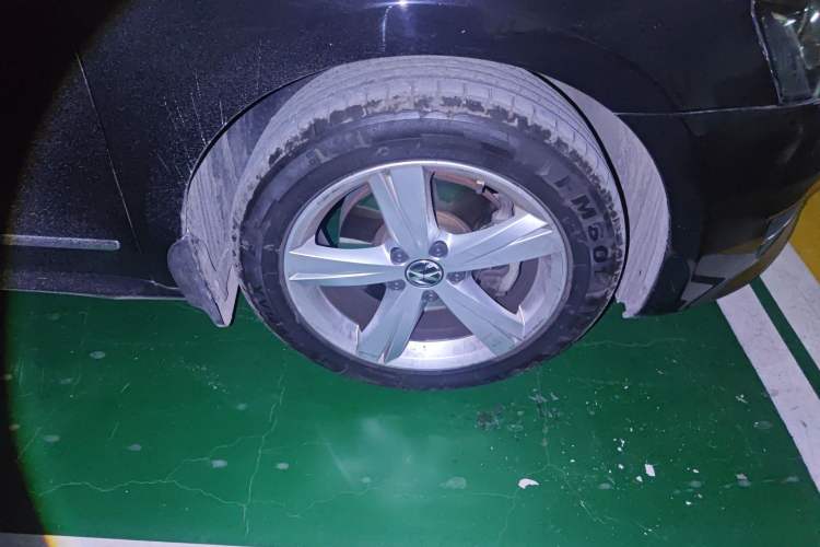 Used Volkswagen Passat 2013 1.8TSI DSG Prestige Edition Right Front Wheel Hub