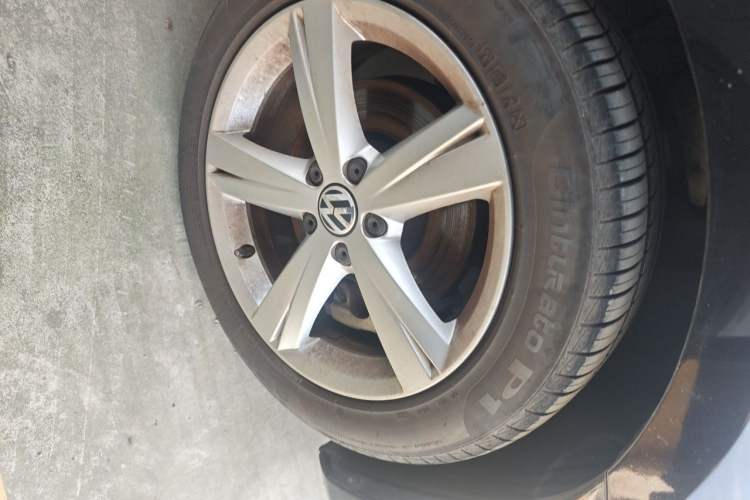 Used Volkswagen Passat 2013 2.0 TSI DSG Prestige Edition Right Front Wheel Hub