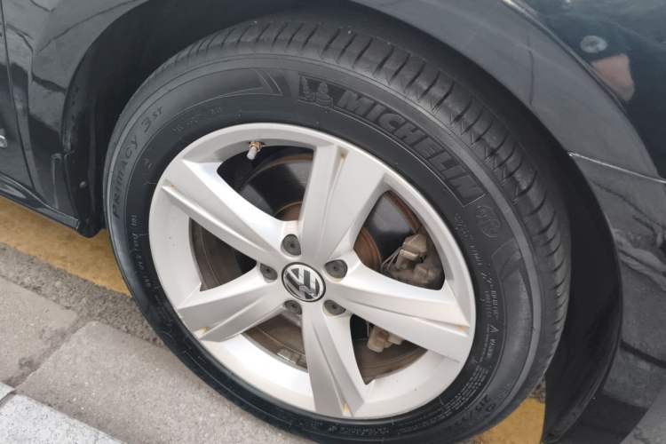 Used Volkswagen Passat 2013 2.0 TSI DSG Prestige Edition Right Front Wheel Hub