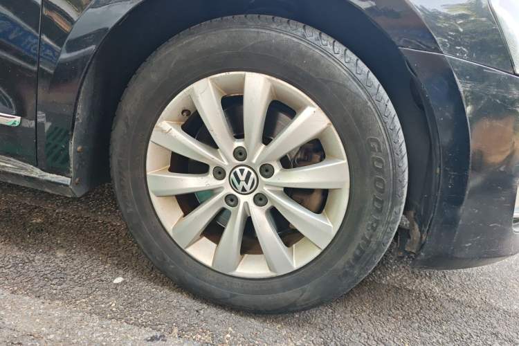Used Volkswagen Passat 2013 1.8TSI DSG Government Procurement Edition Right Front Wheel Hub