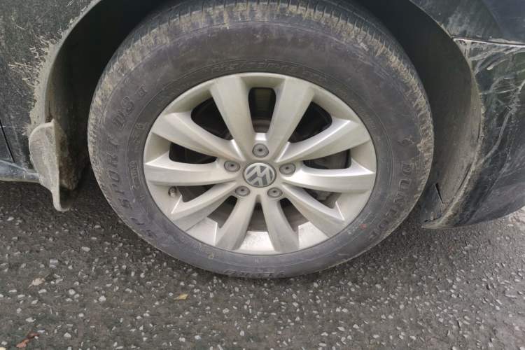 Used Volkswagen Passat 2013 1.8TSI DSG Government Procurement Edition Right Front Wheel Hub