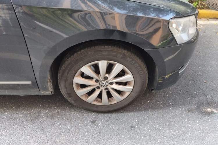 Used Volkswagen Passat 2013 1.8TSI DSG Prestige Edition Right Front Wheel Hub
