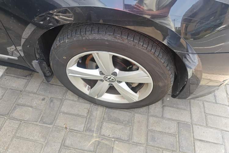 Used Volkswagen Passat 2013 2.0 TSI DSG Prestige Edition Right Front Wheel Hub