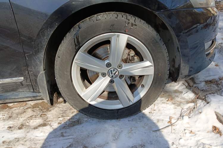 Used Volkswagen Passat 2013 1.8TSI DSG Prestige Edition Right Front Wheel Hub