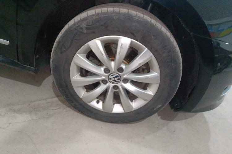 Used Volkswagen Passat 2013 1.8TSI DSG Government Procurement Edition Right Front Wheel Hub