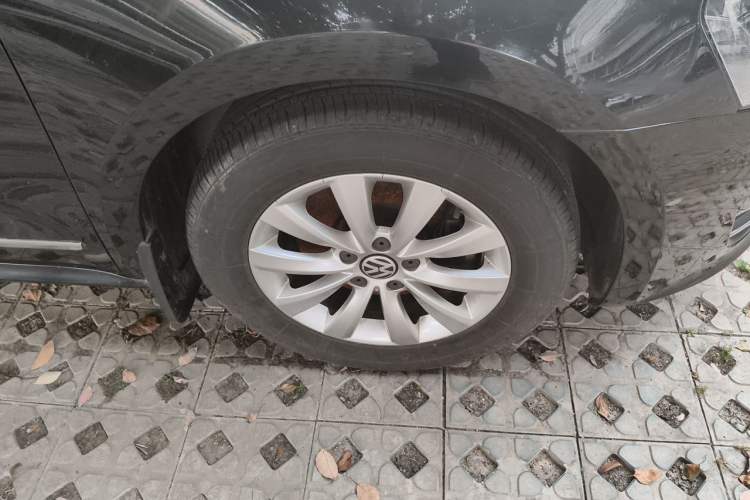 Used Volkswagen Passat 2013 1.8TSI DSG Government Procurement Edition Right Front Wheel Hub
