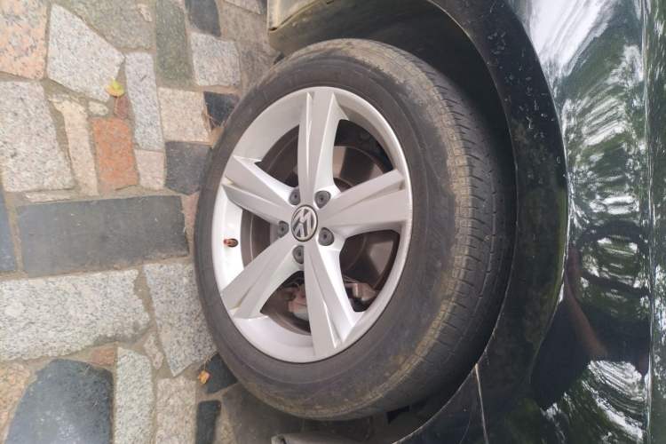 Used Volkswagen Passat 2013 1.8TSI DSG Prestige Edition Right Front Wheel Hub