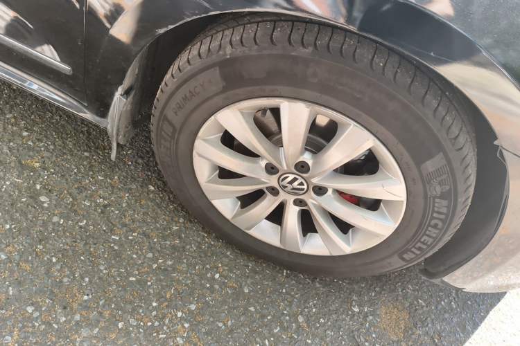 Used Volkswagen Passat 2013 1.8TSI DSG Government Procurement Edition Right Front Wheel Hub