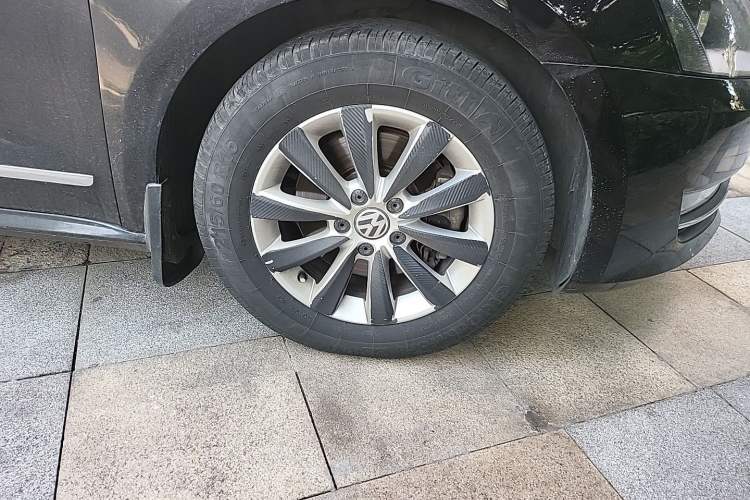 Used Volkswagen Passat 2013 1.8TSI DSG Government Procurement Edition Right Front Wheel Hub
