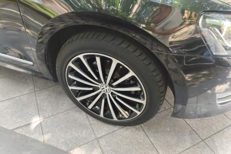 Used Volkswagen Passat 2013 2.0 TSI DSG Ultimate Edition Right Front Wheel Hub