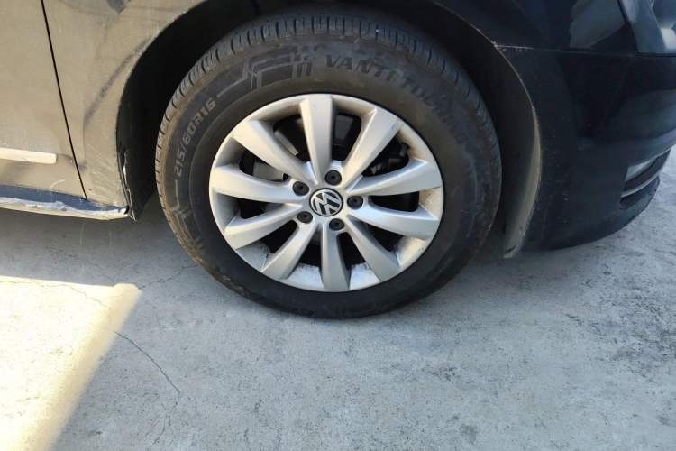 Used Volkswagen Passat 2013 1.8TSI DSG Prestige Edition Right Front Wheel Hub