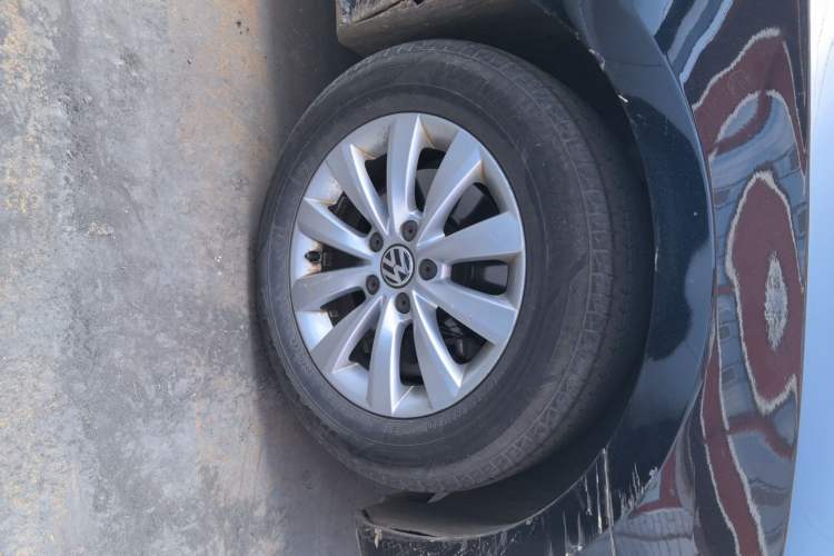 Used Volkswagen Passat 2013 1.8TSI DSG Government Procurement Edition Right Front Wheel Hub