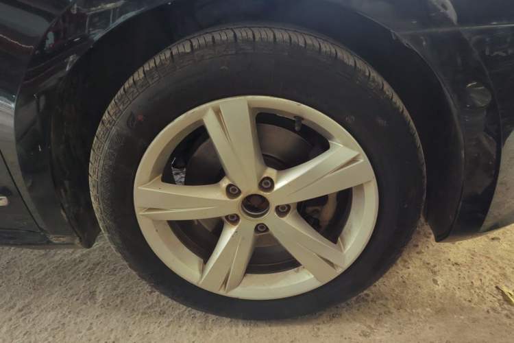Used Volkswagen Passat 2013 1.8TSI DSG Prestige Edition Right Front Wheel Hub