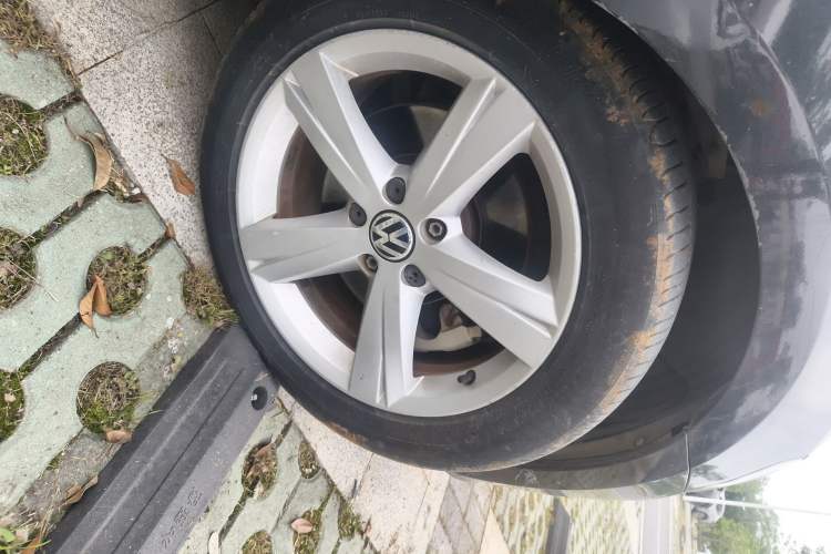 Used Volkswagen Passat 2013 1.8TSI DSG Ultimate Edition Right Front Wheel Hub