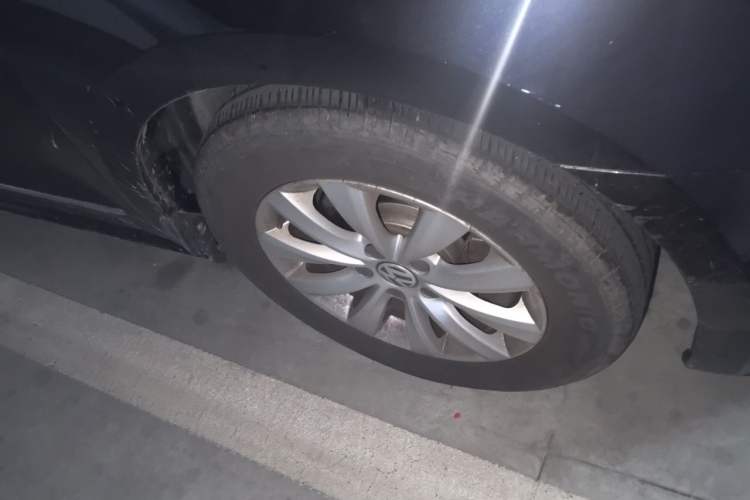 Used Volkswagen Passat 2013 1.8TSI DSG Prestige Edition Right Front Wheel Hub