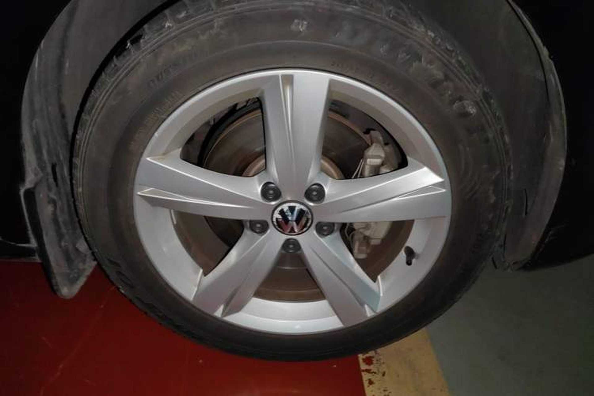 Used Volkswagen Passat 2013 2.0 TSI DSG Prestige Edition Right Front Wheel Hub