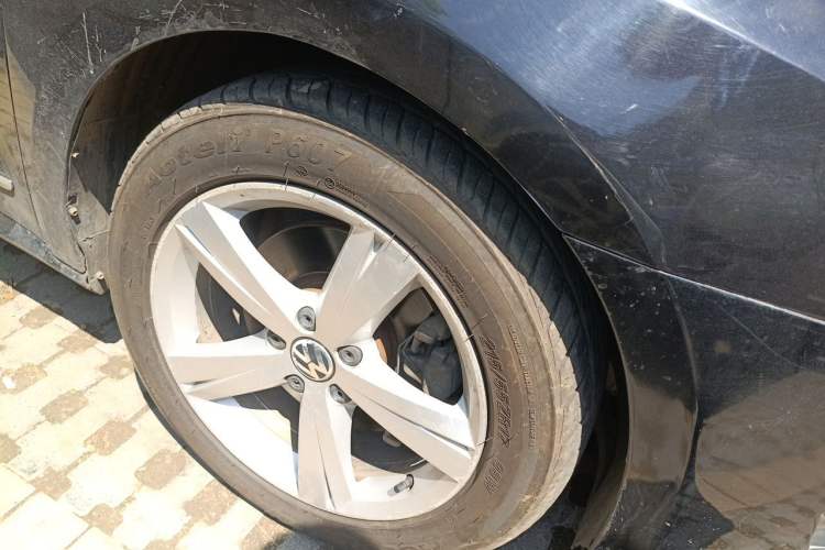 Used Volkswagen Passat 2013 1.8TSI DSG Prestige Edition Right Front Wheel Hub