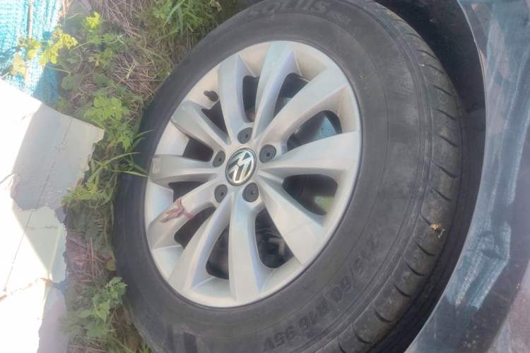Used Volkswagen Passat 2013 1.8TSI DSG Prestige Edition Right Front Wheel Hub