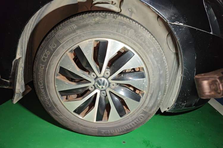 Used Volkswagen Passat 2013 1.4 TSI DSG BlueMotion Edition Right Front Wheel Hub