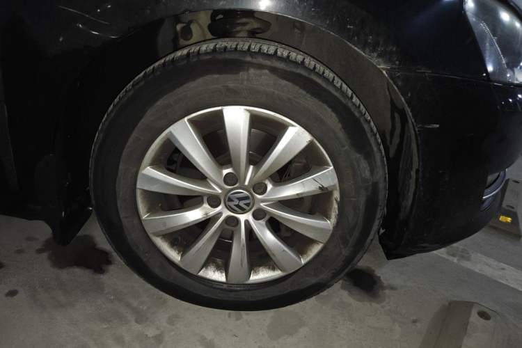 Used Volkswagen Passat 2013 1.8TSI DSG Government Procurement Edition Right Front Wheel Hub