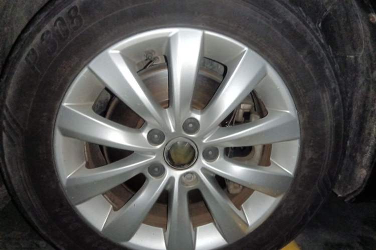 Used Volkswagen Passat 2013 1.8TSI DSG Prestige Edition Right Front Wheel Hub