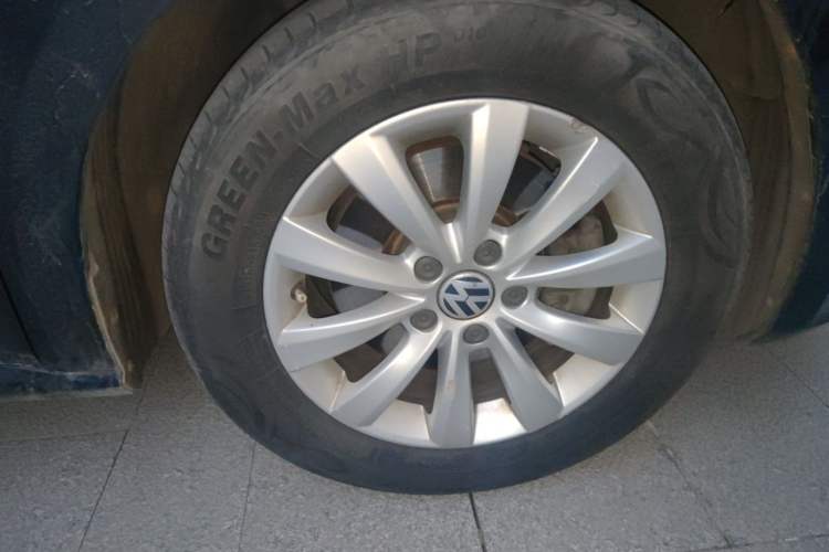 Used Volkswagen Passat 2013 1.4 TSI DSG Prestige Edition Right Front Wheel Hub